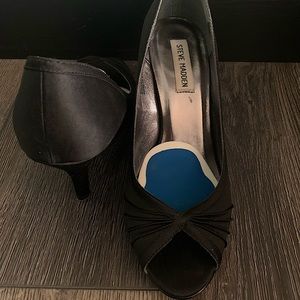 Steve Madden peep toe satin heel